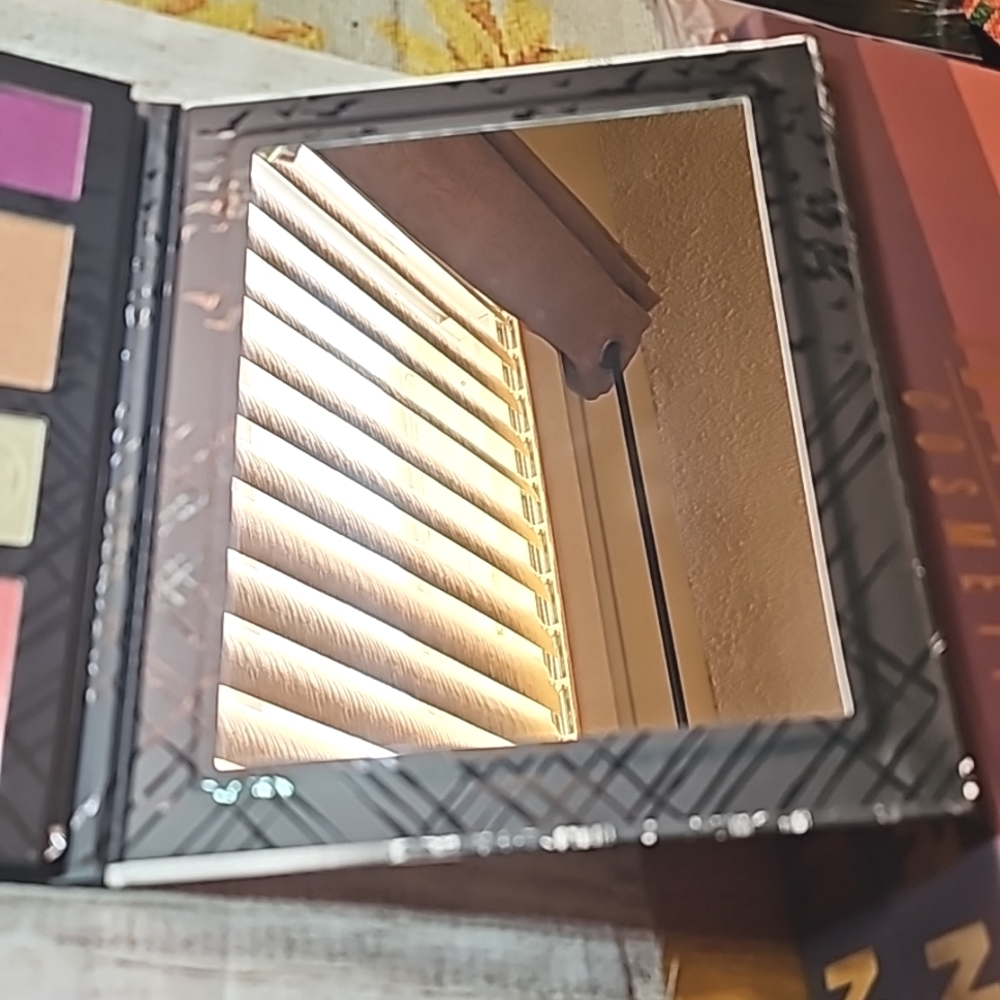 BNIB DC X Revolution Large Palette - Picture 3 of 8
